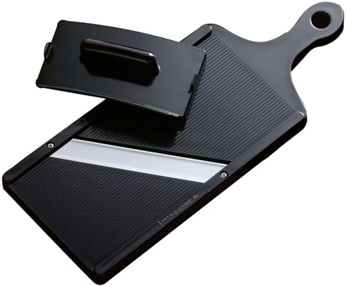 下村企販 [とんかつ屋さん] 時短で極細千切りができる キャベツスライサー ワイド 【日本製】 幅1mmのふわふわ千切り 鋭い切れ味 半玉まるごとスライス ホルダー付き 燕三条 35950 キャベツスライサー 時短 極細千切り 実物画像・外観写真