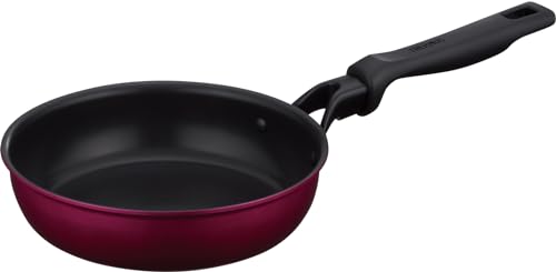 サーモス デュラブルシリーズ フライパン 20cm レッド ガス火・IH対応 焦げつきにくい 耐久性コーティング PFOA PFOS不使用 握りやすいハンドル設計 KFM-020 R サーモス デュラブルシリーズ フライパン 20cm 選び方 実物画像・外観写真